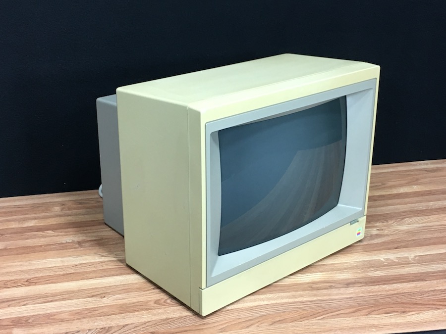 Apple ColorMonitor IIe – Apple Rescue of Denver