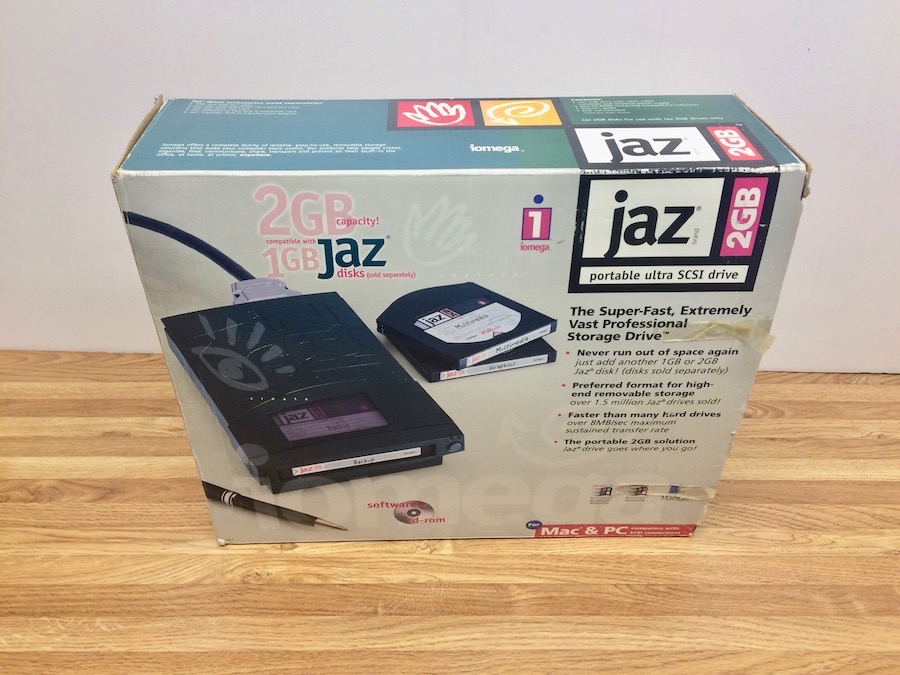 iomega-jaz-2gb-4.jpg